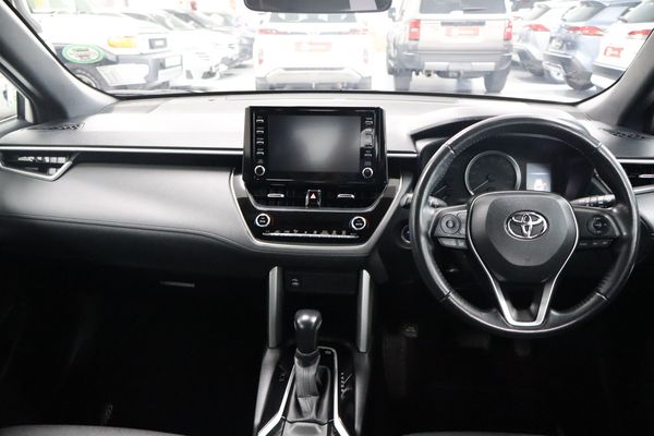 2024-Toyota-Corolla-Cross-18-XS-Hybrid image:7