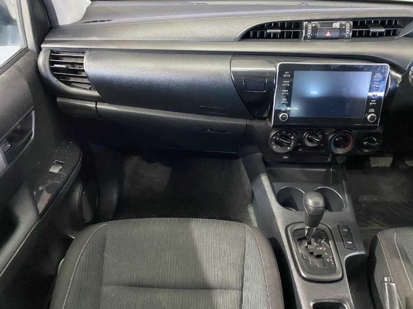 2025-Toyota-Hilux-24-GD-6-Raider-4x4-Auto-Double-Cab image:14