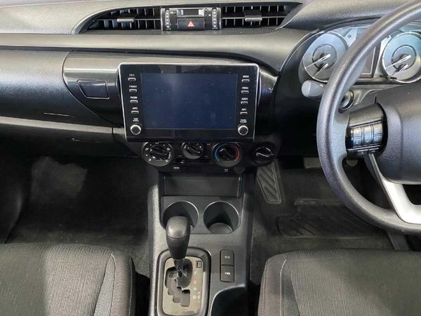 2025-Toyota-Hilux-24-GD-6-Raider-4x4-Auto-Double-Cab image:17