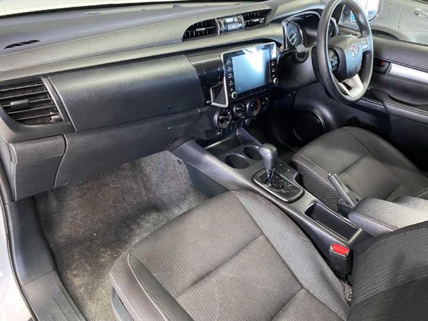 2025-Toyota-Hilux-24-GD-6-Raider-4x4-Auto-Double-Cab image:6