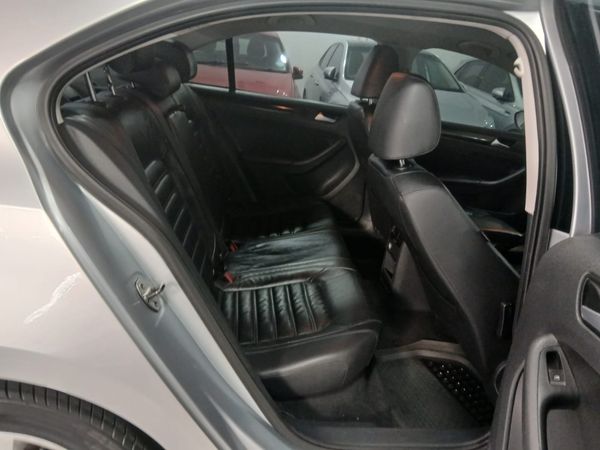 2014-Volkswagen-Jetta-VI-14-TSI-Highline-Auto image:10