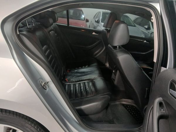 2014-Volkswagen-Jetta-VI-14-TSI-Highline-Auto image:11