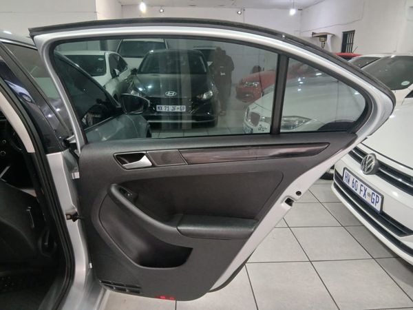 2014-Volkswagen-Jetta-VI-14-TSI-Highline-Auto image:12