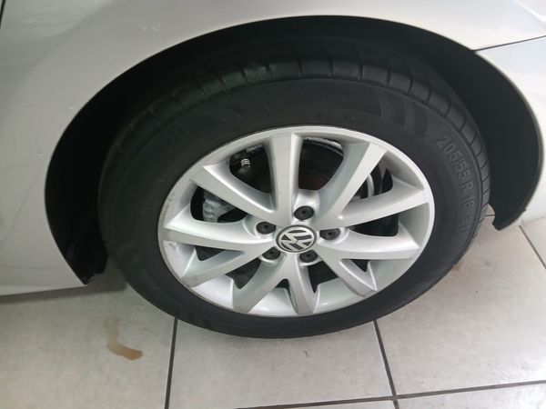 2014-Volkswagen-Jetta-VI-14-TSI-Highline-Auto image:17