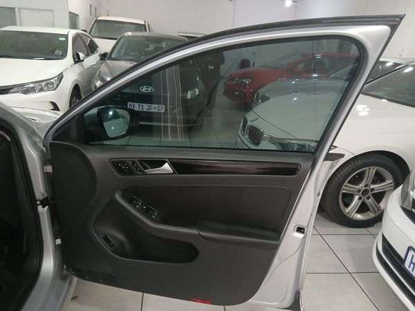 2014-Volkswagen-Jetta-VI-14-TSI-Highline-Auto image:7