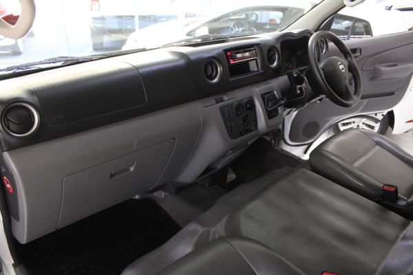 2021-Nissan-NV350-PANEL-VAN image:16