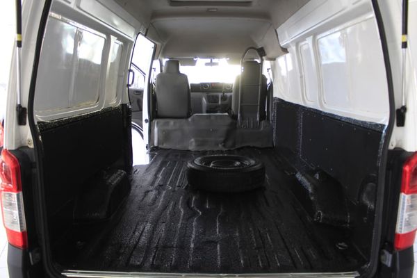 2021-Nissan-NV350-PANEL-VAN image:7