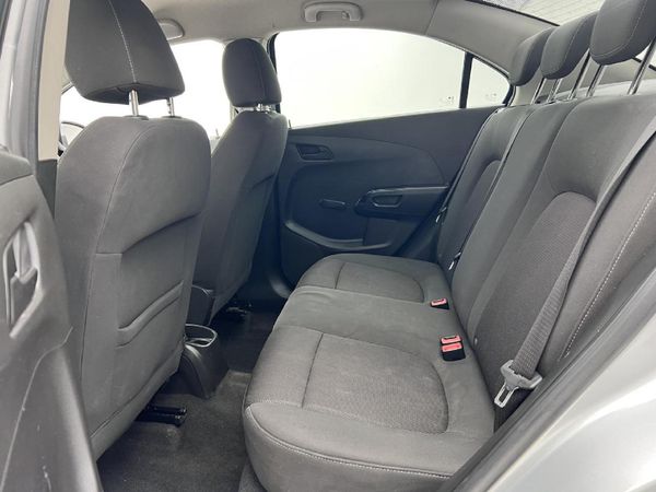 2012-Chevrolet-Sonic-16-LS image:9