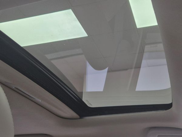 2020-Mahindra-XUV-300-15D-W8 image:10
