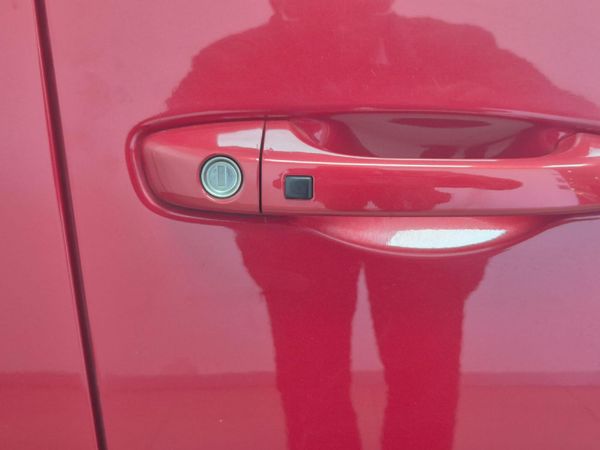 2020-Mahindra-XUV-300-15D-W8 image:12