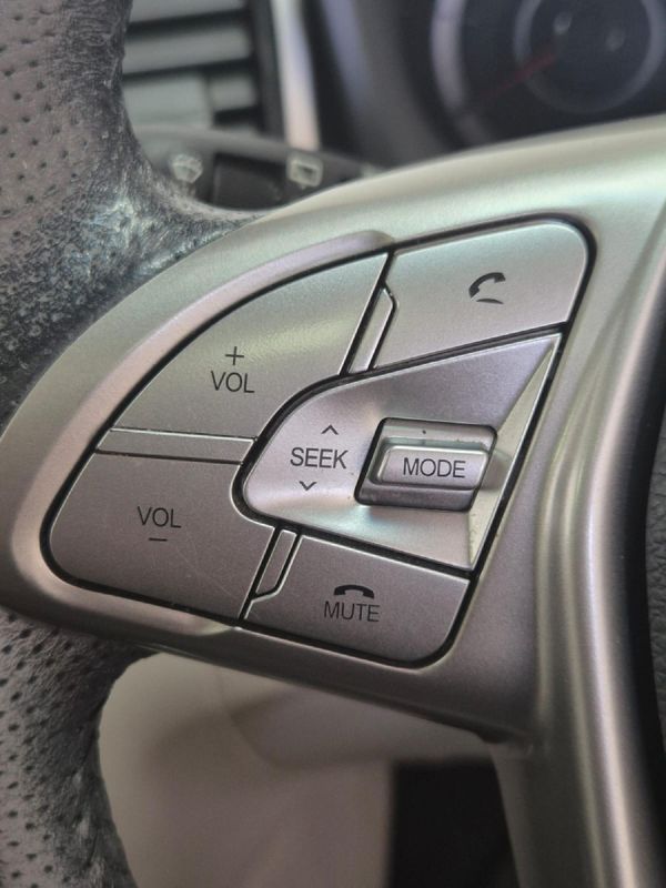 2020-Mahindra-XUV-300-15D-W8 image:19