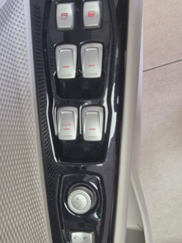 2020-Mahindra-XUV-300-15D-W8 image:21