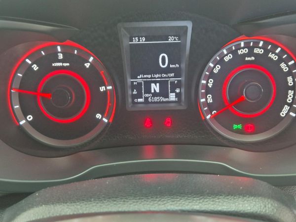 2020-Mahindra-XUV-300-15D-W8 image:22