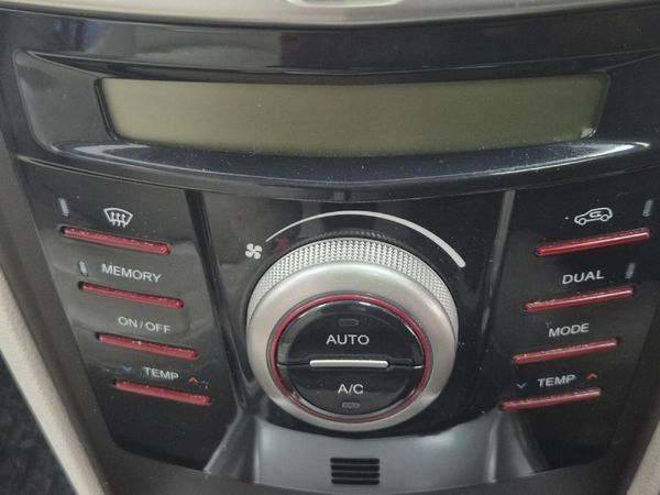 2020-Mahindra-XUV-300-15D-W8 image:24
