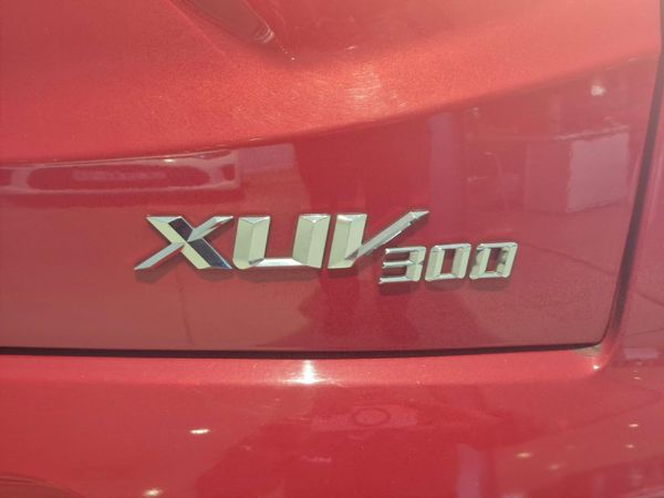 2020-Mahindra-XUV-300-15D-W8 image:8