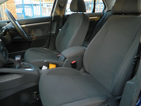 2008-Volkswagen-Jetta-19-TDI-Comfortline-Auto image:3