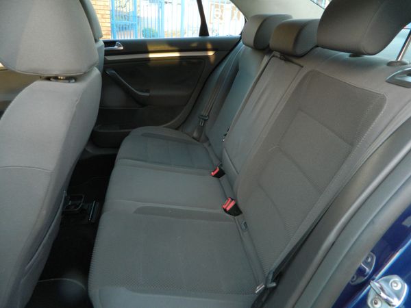 2008-Volkswagen-Jetta-19-TDI-Comfortline-Auto image:4