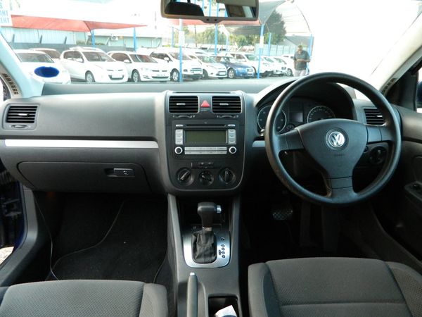 2008-Volkswagen-Jetta-19-TDI-Comfortline-Auto image:5