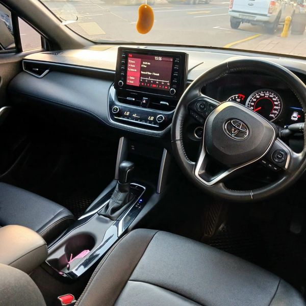 2023-Toyota-Corolla-Cross-18-XS image:9