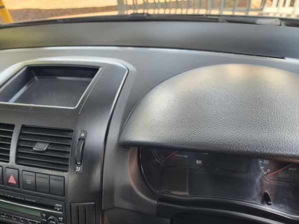 2006-Volkswagen-Polo-16-Comfortline image:9