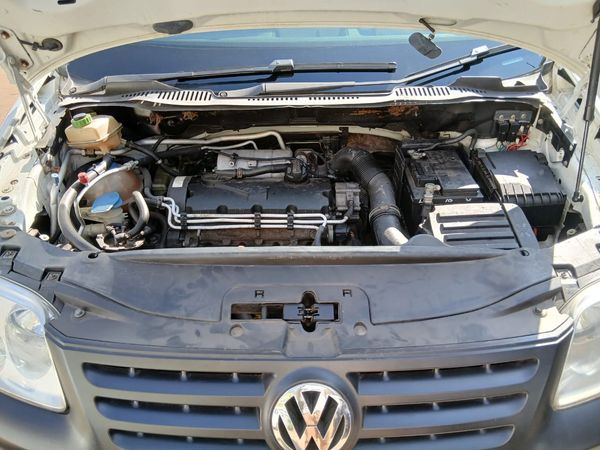 2012-Volkswagen-Caddy-Maxi-20-TDI-81kW-Panel-Van image:9