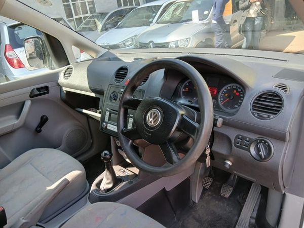 2012-Volkswagen-Caddy-Maxi-20-TDI-81kW-Panel-Van image:7