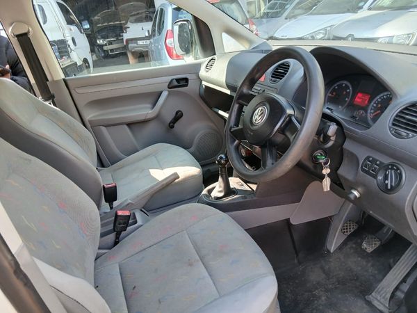 2012-Volkswagen-Caddy-Maxi-20-TDI-81kW-Panel-Van image:8