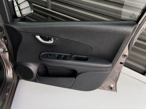 2016-Honda-Brio-12-Comfort-5-dr image:12