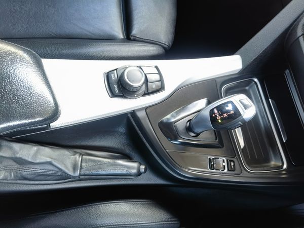 2014-BMW-3-Series-320i-M-Sport-Auto image:18