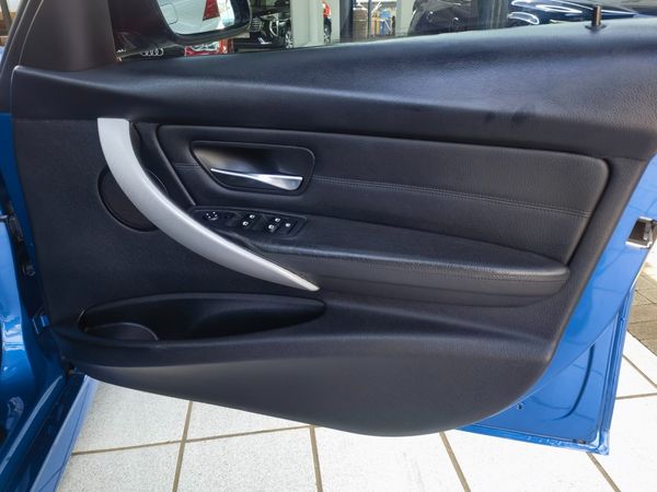 2014-BMW-3-Series-320i-M-Sport-Auto image:23