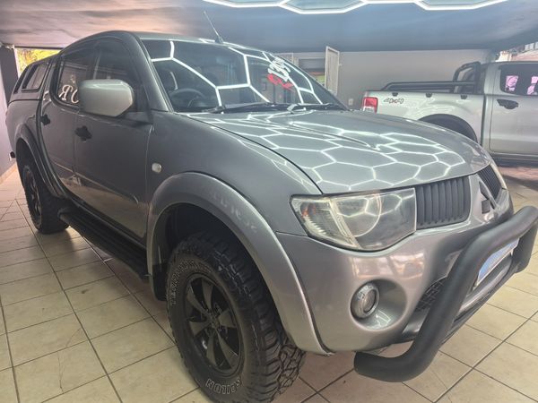 2009-Mitsubishi-Triton-32-DI-D-4x4-Auto-Double-Cab image:2