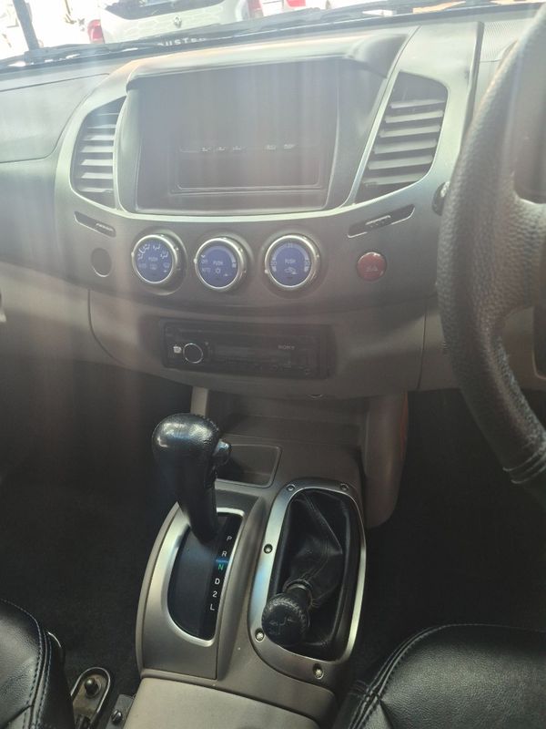2009-Mitsubishi-Triton-32-DI-D-4x4-Auto-Double-Cab image:6