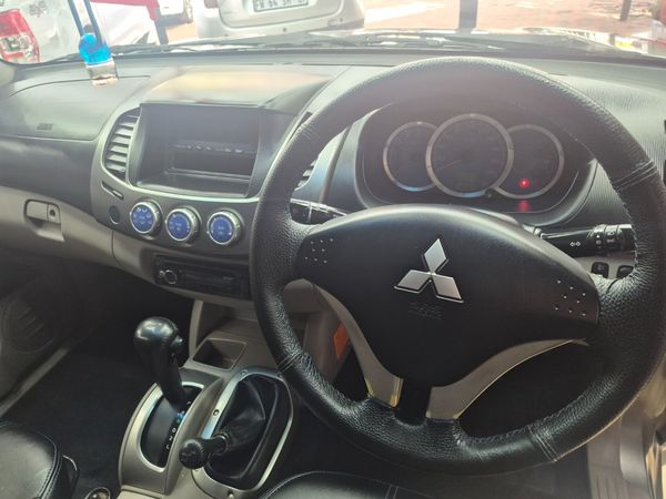 2009-Mitsubishi-Triton-32-DI-D-4x4-Auto-Double-Cab image:7