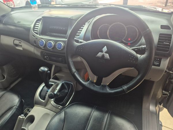 2009-Mitsubishi-Triton-32-DI-D-4x4-Auto-Double-Cab image:8