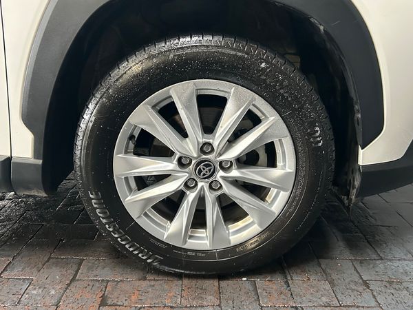 2022-Toyota-Corolla-Cross-18-XS image:7