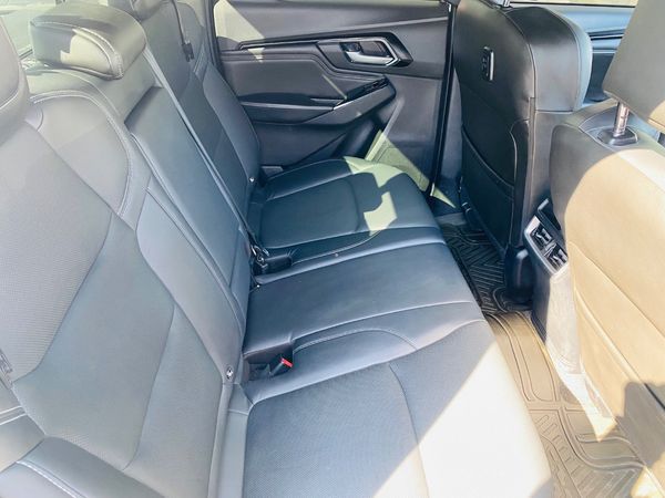 2024-Isuzu-D-Max-30-DDI-V-Cross-HR-Auto-Double-Cab image:14
