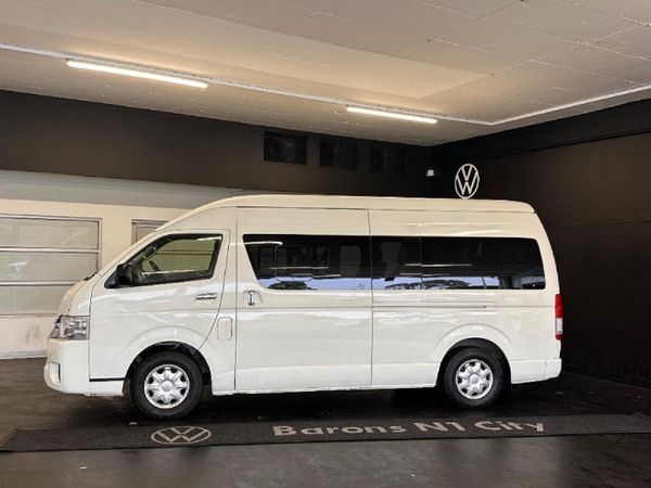 2022-Toyota-Quantum-25-D-4D-14-seat image:4