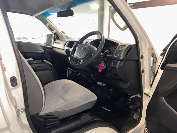 2022-Toyota-Quantum-25-D-4D-14-seat image:5