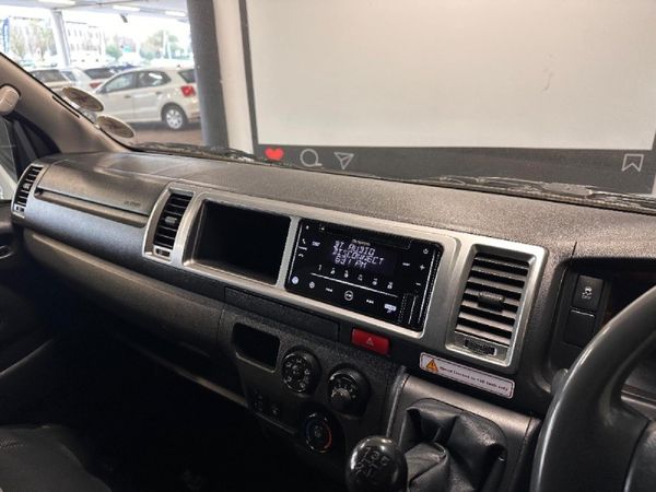 2022-Toyota-Quantum-25-D-4D-14-seat image:6
