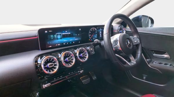 2019-Mercedes-Benz-CLA-200-Auto image:10