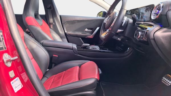 2019-Mercedes-Benz-CLA-200-Auto image:13