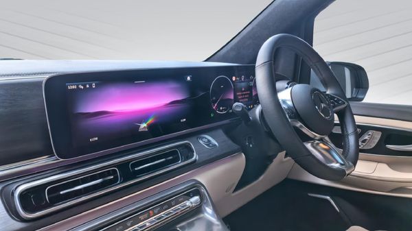 2025-Mercedes-Benz-V-Class-V300d-Exclusive image:10