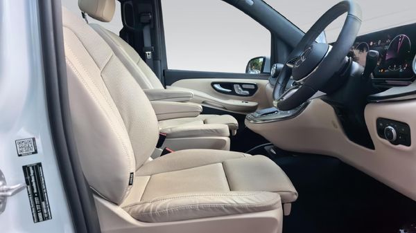 2025-Mercedes-Benz-V-Class-V300d-Exclusive image:13