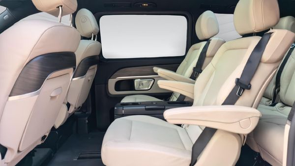 2025-Mercedes-Benz-V-Class-V300d-Exclusive image:14