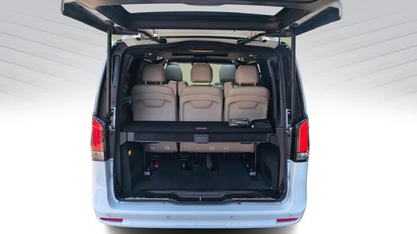 2025-Mercedes-Benz-V-Class-V300d-Exclusive image:15