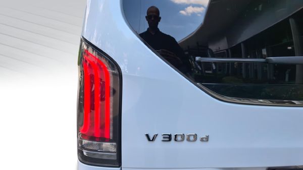 2025-Mercedes-Benz-V-Class-V300d-Exclusive image:18