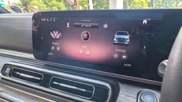 2025-Mercedes-Benz-V-Class-V300d-Exclusive image:21