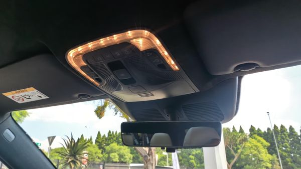 2025-Mercedes-Benz-V-Class-V300d-Exclusive image:22