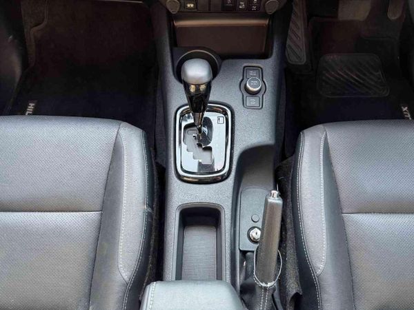 2026-Toyota-Hilux-28-GD-6-RB-Legend-RS-4x4-Double-Cab-Auto-mhev image:9