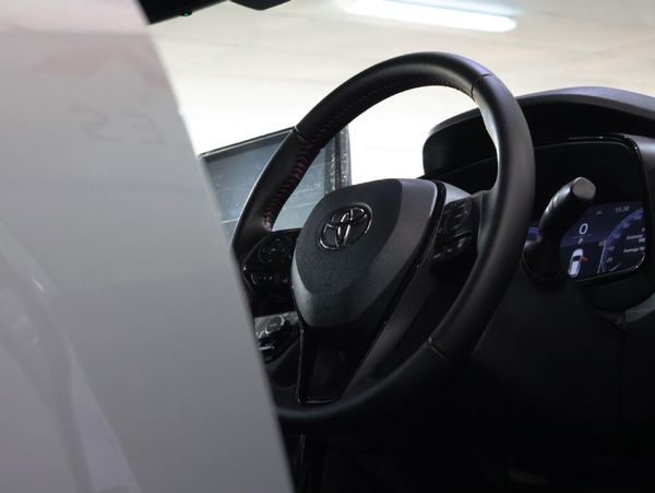 2025-Toyota-Corolla-Cross-18-GR-S image:12